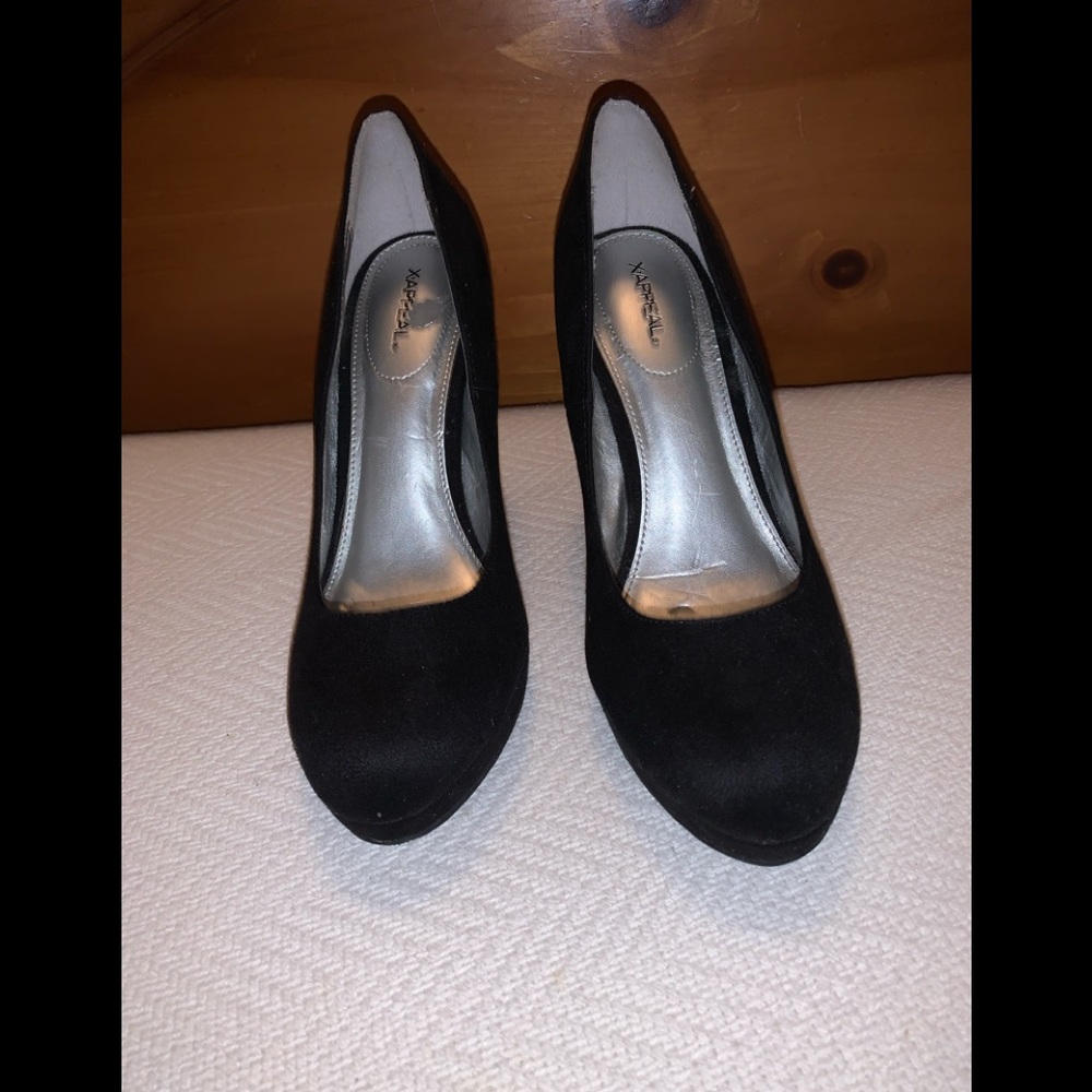 X-appeal Platform Black Pumps, Size 6